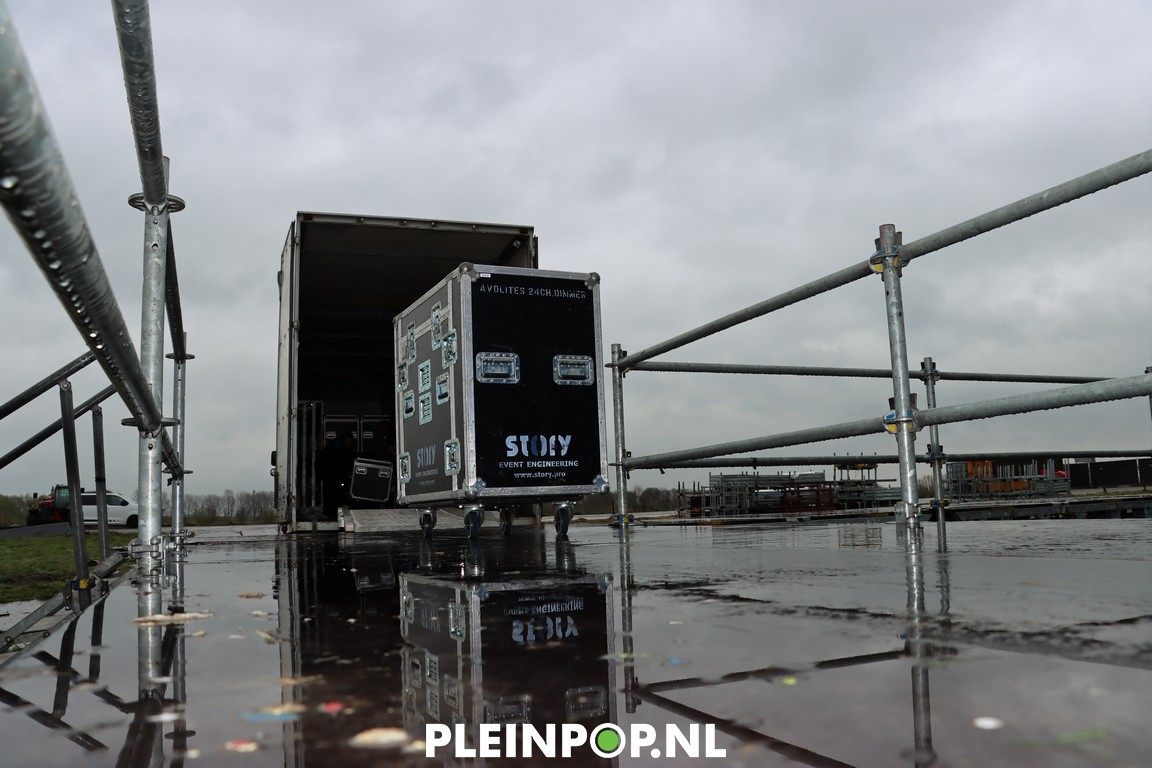 Dinsdag 5 April      (1)